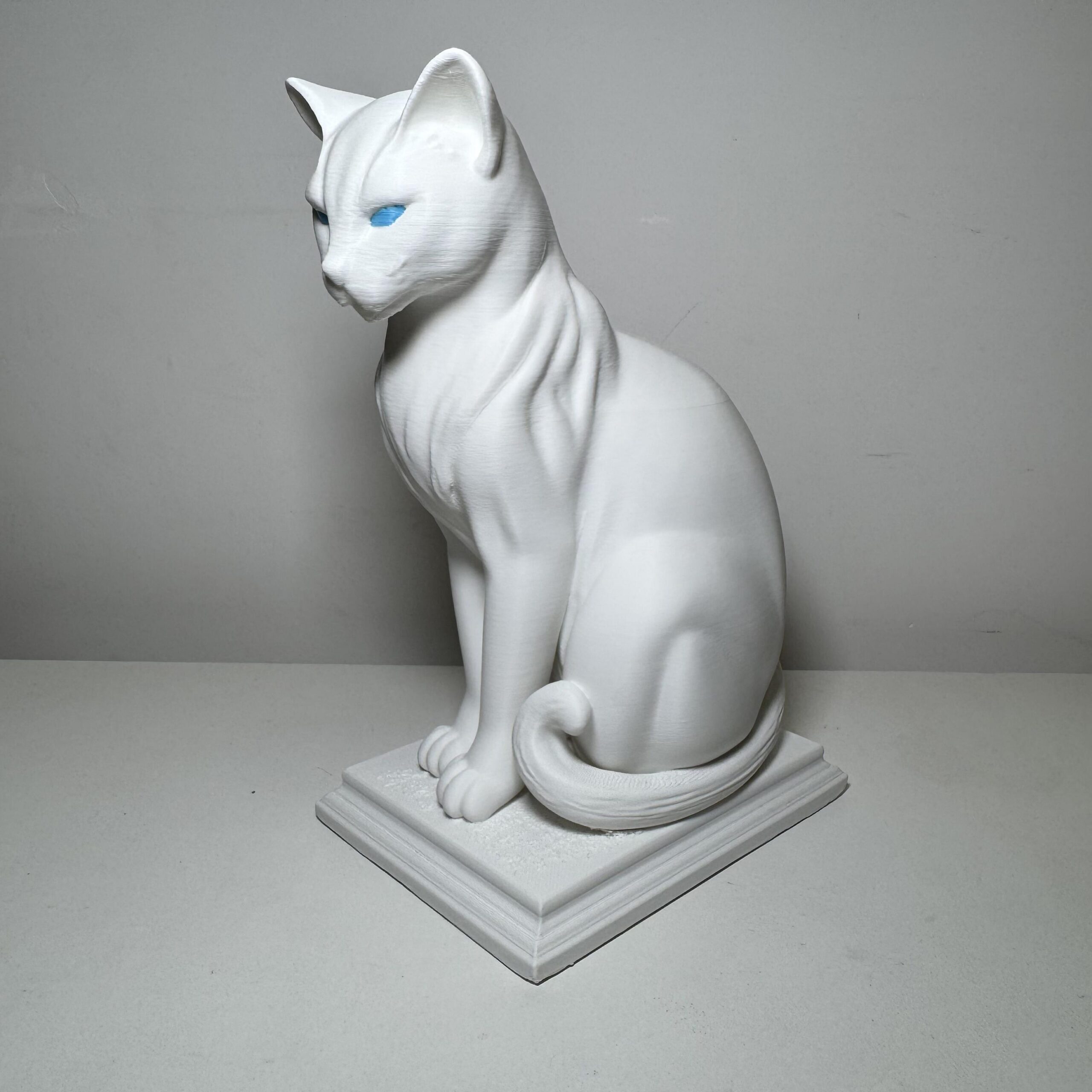 Escultura Gato Decorativo 17cm – Estátua Moderna em PLA – Decoração Elegante Sala e Quarto - Imagem 3