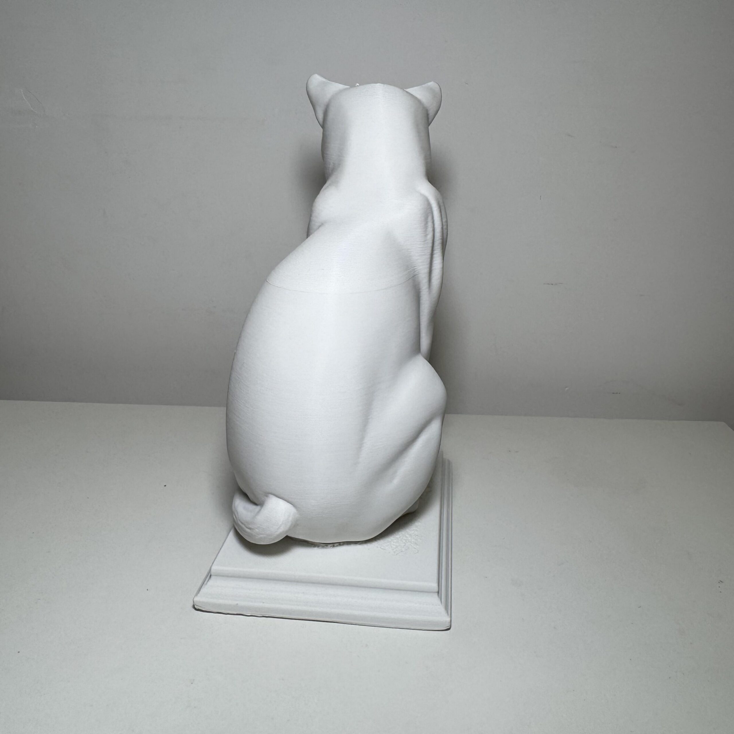 Escultura Gato Decorativo 17cm – Estátua Moderna em PLA – Decoração Elegante Sala e Quarto - Imagem 9